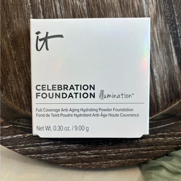 IT Cosmetics Celebration Powder Foundation Illumination  • LIGHT • Full Coverage - Picture 2 of 6
